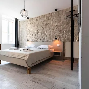 3* Gostinjska kuća L&B City Center Studios Apartments